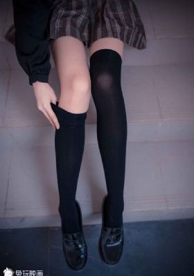 摸进她的内裤里疯狂揉她动图_1080P免费播放