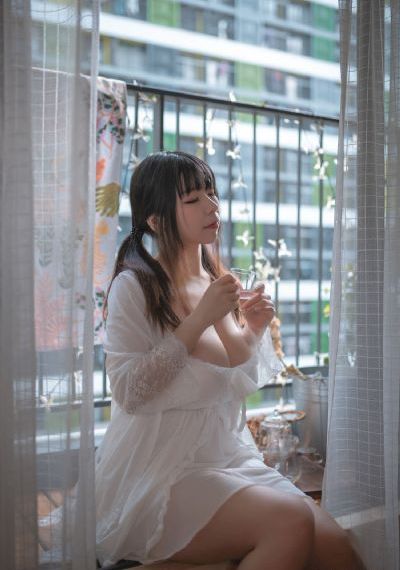 同桌捏我胸啊嗯～出水了小说_日韩在线播放专区